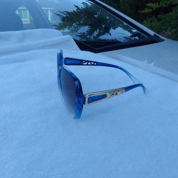 July 4th sale - bundle 2 pairs beautiful blue&red matching sunglasses, brand new - Picture 7 of 11